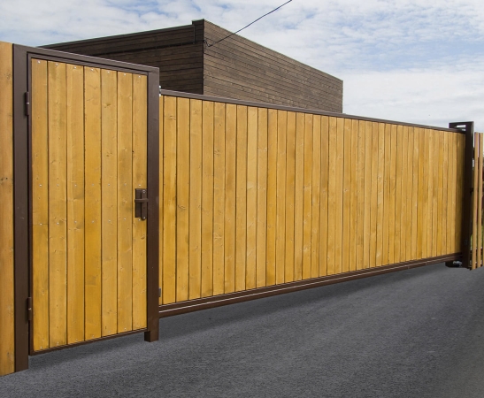 Деревянные ворота в Северской