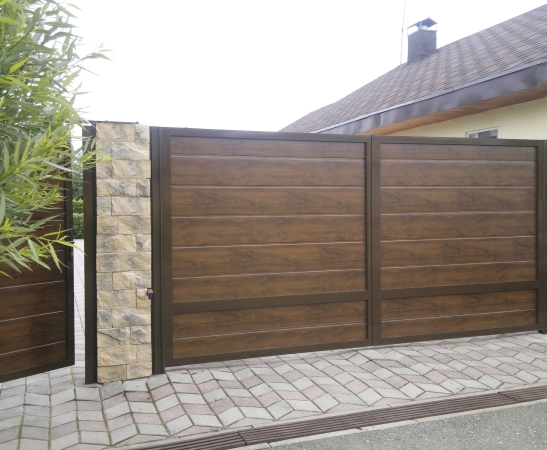 Распашные ворота в Северской